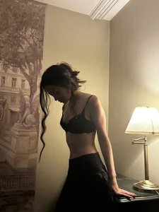 Janet_Jee Elegant, innocent… or am I? Immagine  2