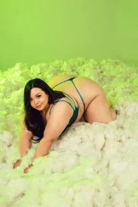 CloeConnelly tender side Immagine  5