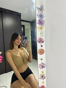 annaskiinny skin and mystery Pic