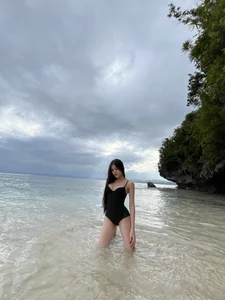 HoneyAfterDark_: 🌊👙🏝️ ( 2 фото)