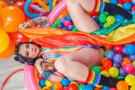 sofiaalarson: DO YOU LIKE THE COLORS? 🌈🔥😍 ( фото)