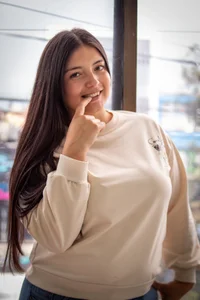 Katie_13_ Public slika 4