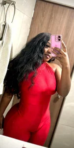 alice_brownnn With my red suit 사진