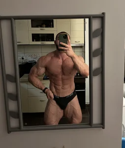 J0nMuscle Public Poză 9