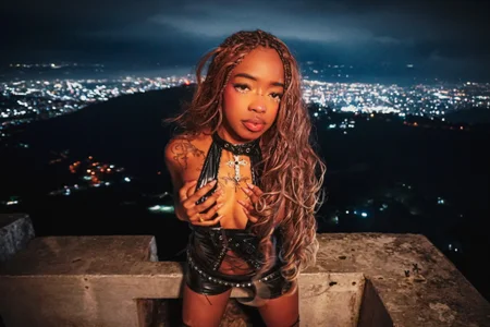 VaiolettMoonUwU Only face Pic