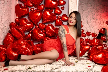 Valentine's Day is best when you're with Alice. de Alice_milf_  Imagens