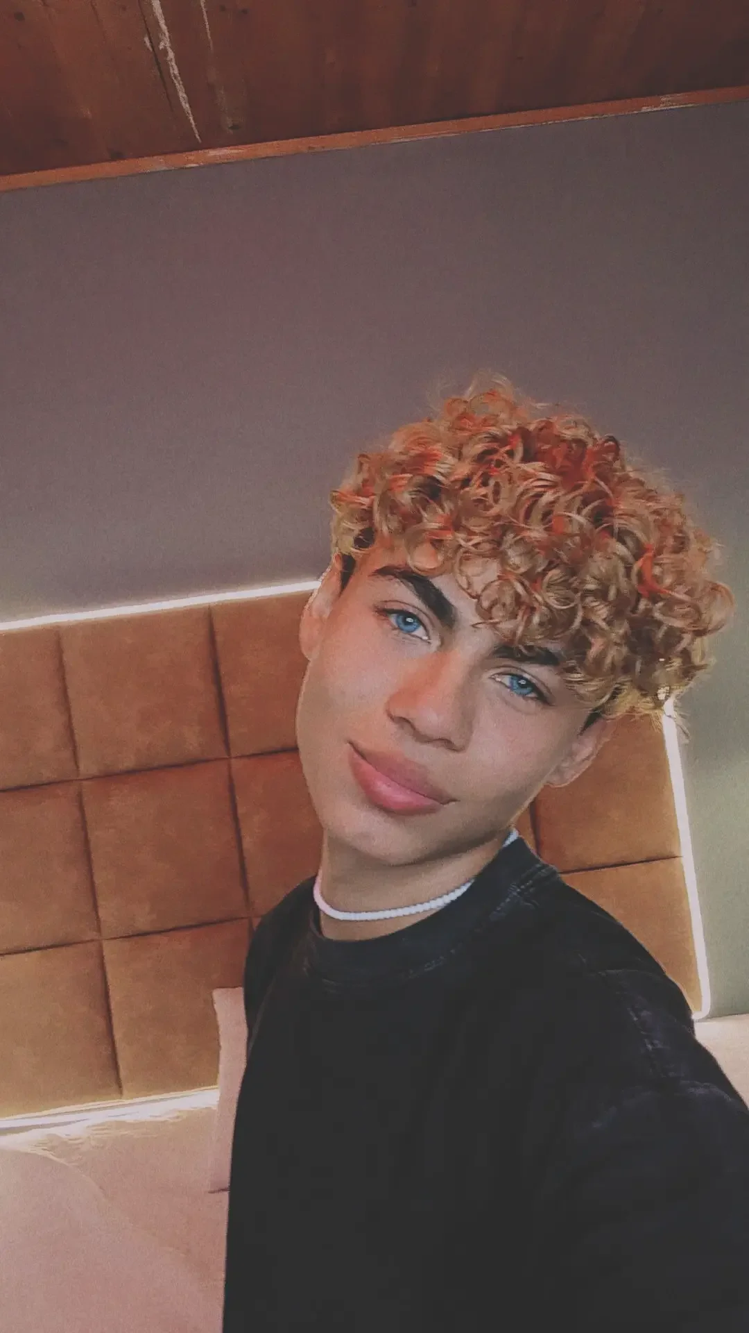 Anyelo_Twink  978. kiemelt képe
