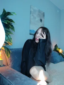 JannieBouska Beauty in black Pic 3