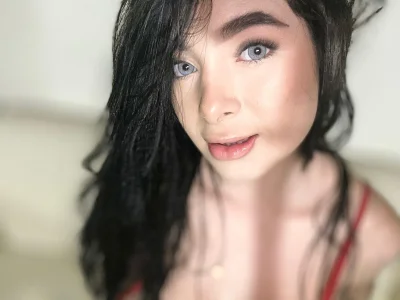 Amy_ruizz Passionate red... and you're about to fall into my game" 🔥😈🍒 Immagine  7