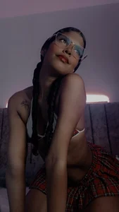 Ambeer_fox_Naughty Schoolgirl Bild