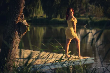 EmyHilton Sexy near to the lake Poză 2