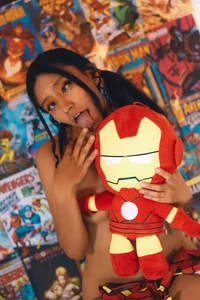 eviegothel_のIron Girlの 5枚の写真