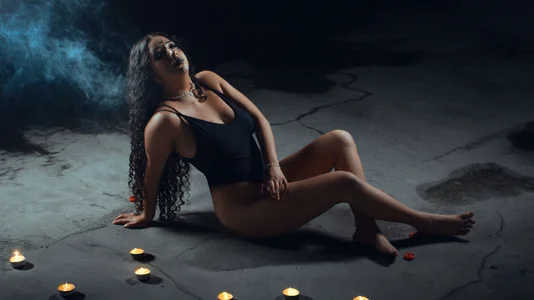 BellaSwwan Dark Whispers Pic 3