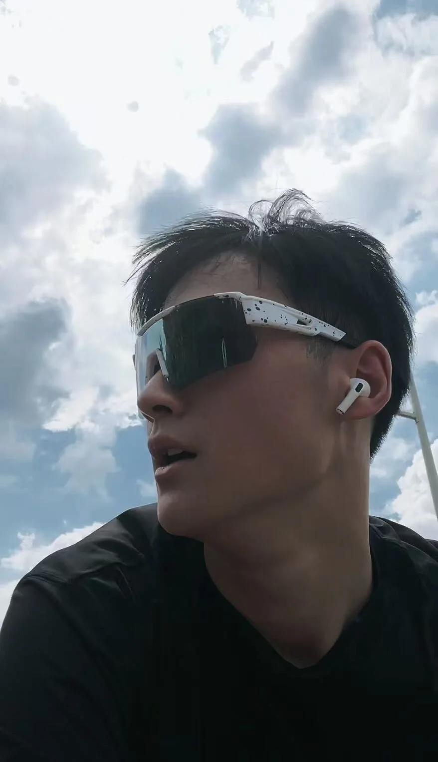 LookingBoy-001 Public Bilde