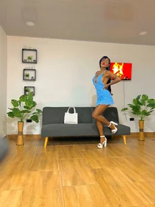 2025 de karol_f00x Foto 4