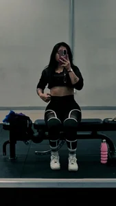 sallybrown_ gym time Bilde 2