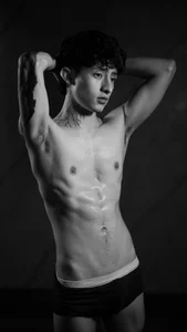 troy_rougeのPerfect bodyの 2枚の写真