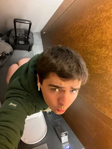 Nude 🥵 de elliot_Twinks  3 photos