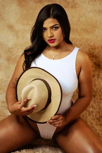 ElleGiselleeのCOWGIRLの 4枚の写真