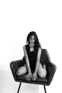 miyu_lu “Menos color, más alma.” Gambar 8