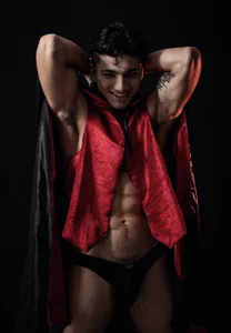 ArturoCardona_ vampiro Horny - {count, plural, one {תמונה אחת} two {שתי תמונות} many {# תמונות} other {# תמונות}}