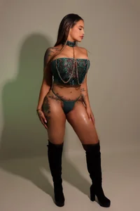 mssburbuja: Luck never looked so sexy 🍀 ( 3 фото)