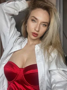 Public od DottyPierce  3 snímek