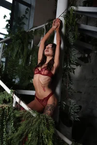 mollyyank red underwear  รูป  2