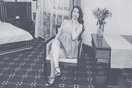 Public de amayawest  4 photos