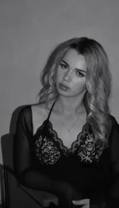 Behind the Scenes de MeaganRisewick  2 Imagens