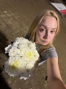 MadisonBuckaloo I have very beautiful flowers. Pic 5