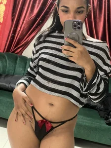 give me a little bit of you 😏 de bella_moonlight_cr Foto
