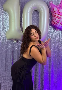 little_valentinaa Thank you all, we are already 10k 🥰👑 Pic 2