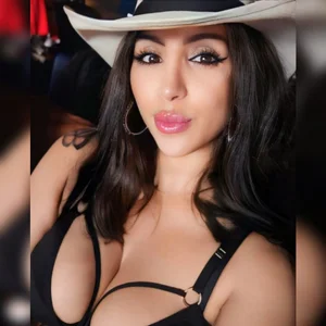 tiffani__love I wish to have you in my bed Pic 5