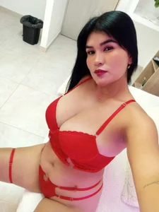 Martina_evan Public Pic 2