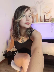 Ariana_blonde Make me blush with your dirtiest thought. 😳 Billede 6