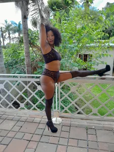 NikkiDickSavage Public Pic 4