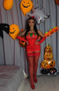 Iammazeekiin30 Want some strawberry? Pic 3