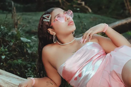 Giselle_MessyDoll kullanıcısının A little bit of you outdoors 🩷💓🔥 albümü -  2 fotoğraf