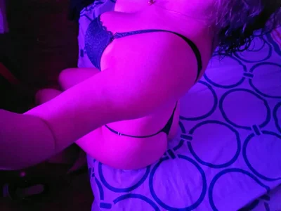 Just a little bit of me—do you dare to see more? 😈​❤️‍🔥​"? de AylaMoon7  8 photos