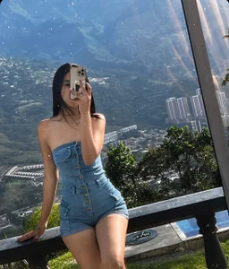 Wendy_Marchall Natural view 💚 Immagine  3