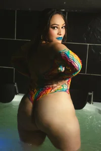 SabrinaVantress Too Hot to Handle 😏 Gambar