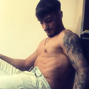 AndrewBanner Public Poză 3