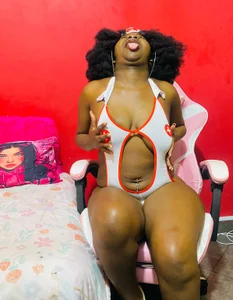 ThickBlackCher: Sexy nurse🥵 ( 3 фото)