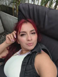 Sofia_Mature_ Public Foto