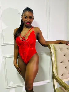 LiaSterling_ Public Pic 2