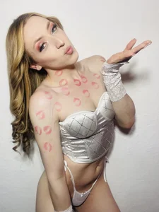 hazisabel: kisses 😍💋 ( 3 фото)