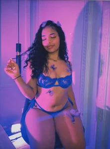 Scarlett-Banner If you look at me too much… you might not want to leave.” 💋 Pic