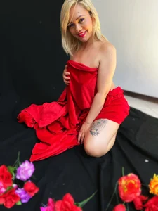 Paris_Squirt_ Come and play for a while Pic 2