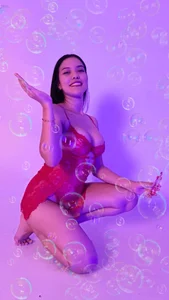 lexiethompson_ Bubbly Moments Immagine 